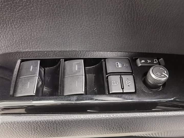 Фото 9 - Toyota Camry