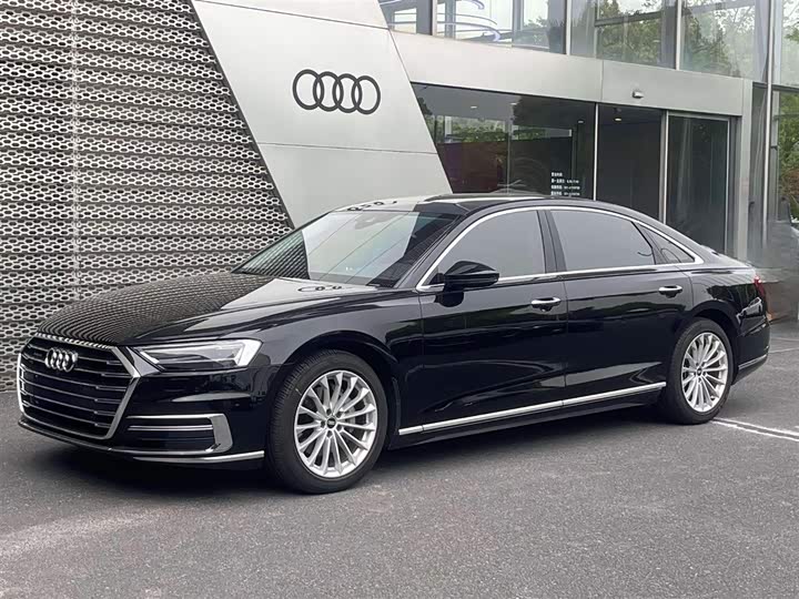 Фото 1 - Audi A8