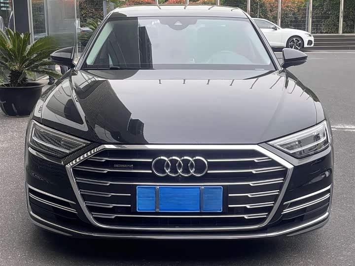 Фото 2 - Audi A8