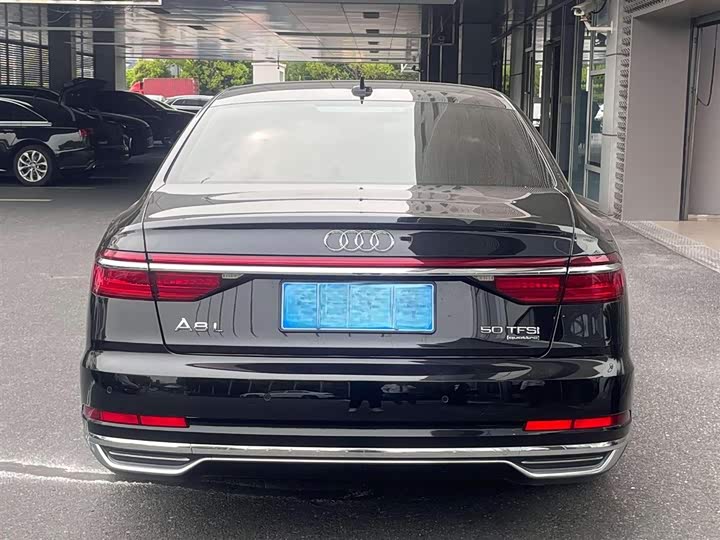 Фото 3 - Audi A8