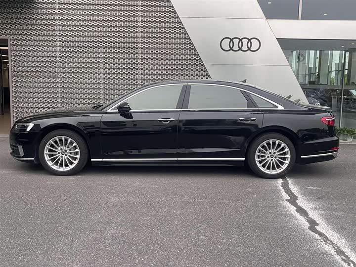 Фото 4 - Audi A8