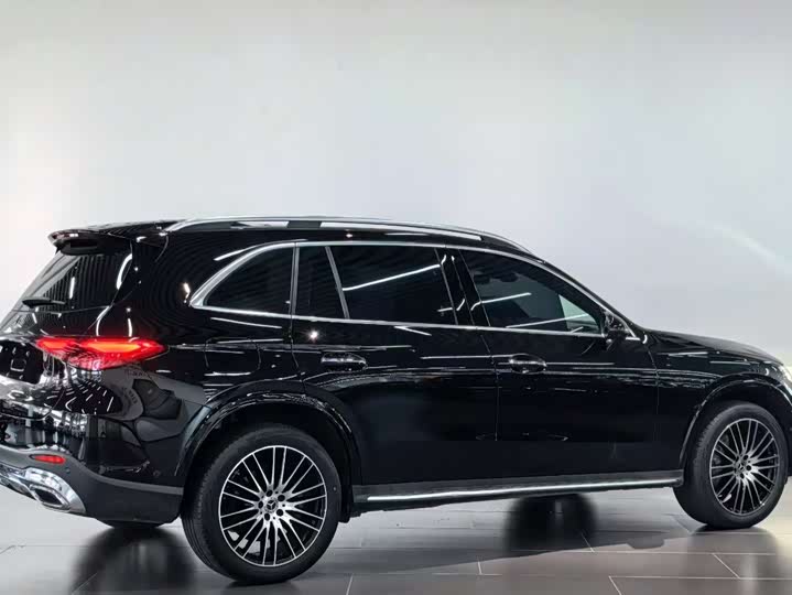 Photo 3 - Mercedes-Benz GLC-Class