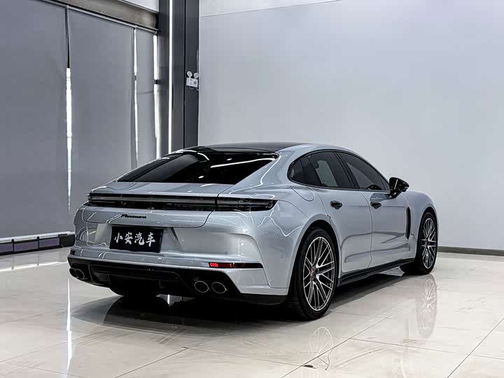 Фото 5 - Porsche Panamera