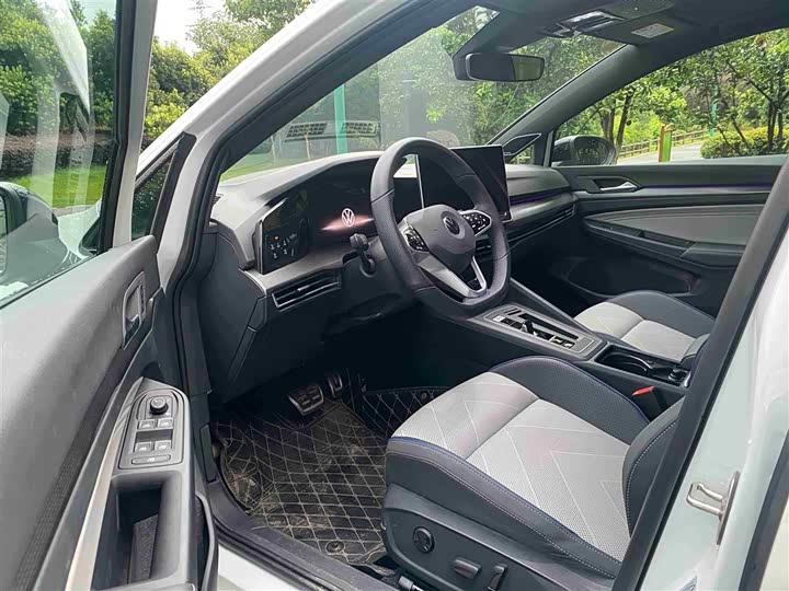 Фото 6 - Volkswagen Golf