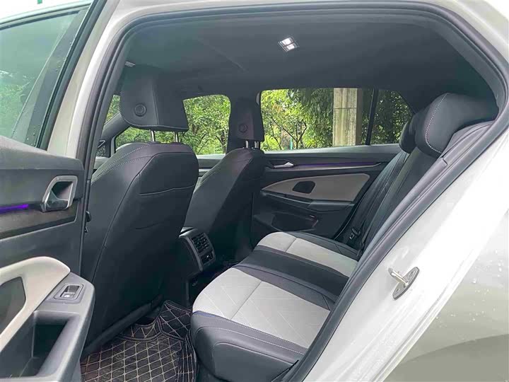 Фото 7 - Volkswagen Golf