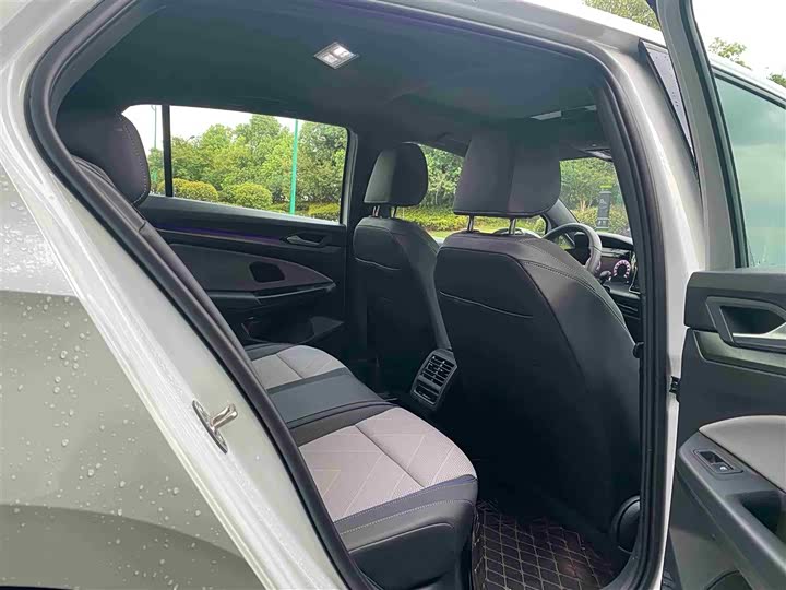 Фото 8 - Volkswagen Golf