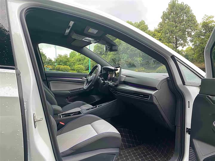 Фото 9 - Volkswagen Golf