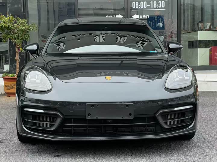 Фото 2 - Porsche Panamera