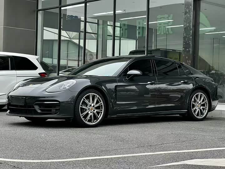 Фото 3 - Porsche Panamera