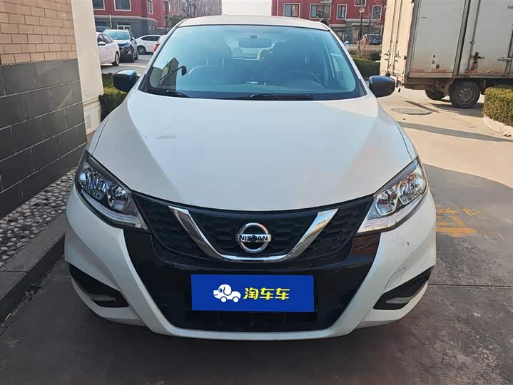 Фото 2 - Nissan Tiida