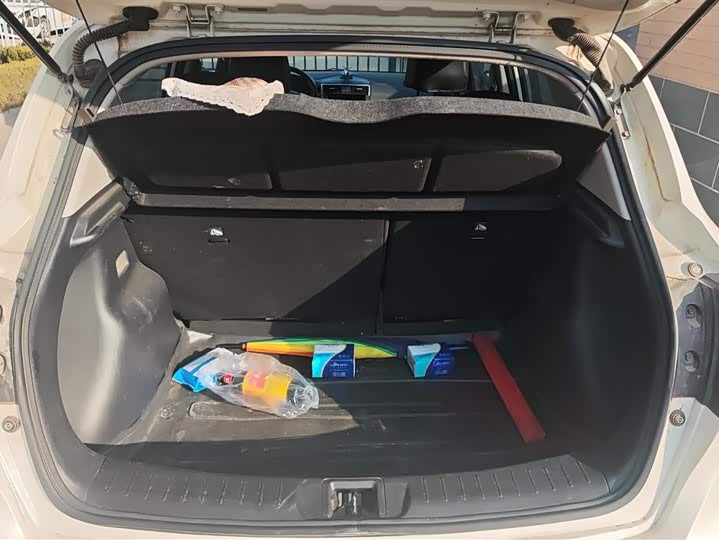 Фото 4 - Nissan Tiida