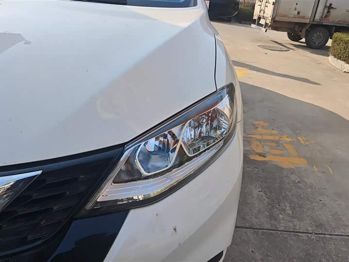 Фото 5 - Nissan Tiida