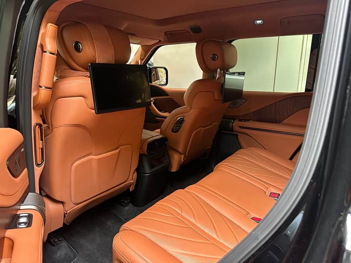 Фото 3 - BYD Yangwang U8