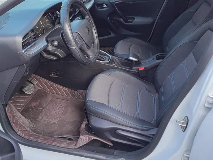 Фото 9 - Citroen C3-XR