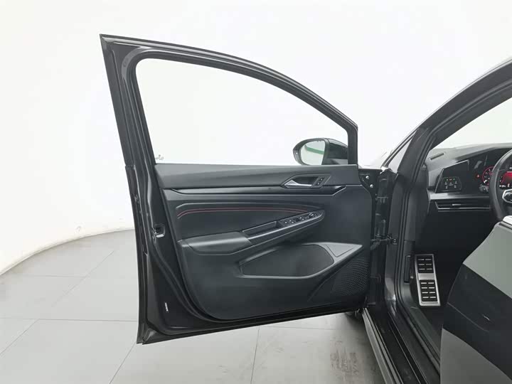 Фото 8 - Volkswagen Golf GTI