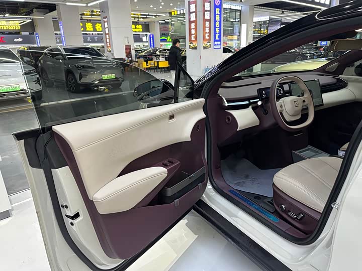 Фото 6 - Zeekr X