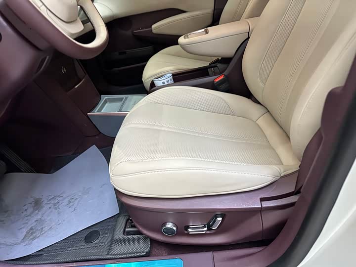 Фото 7 - Zeekr X