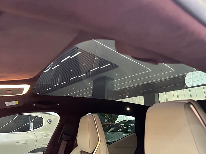 Фото 8 - Zeekr X