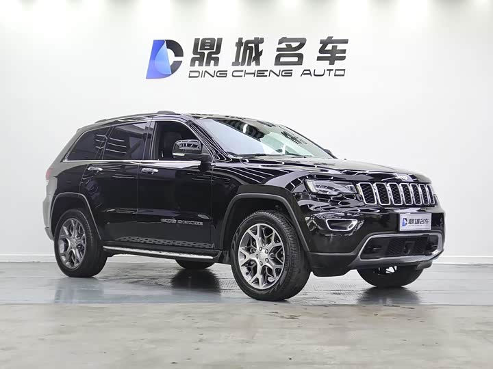 Фото 3 - Jeep Grand Cherokee