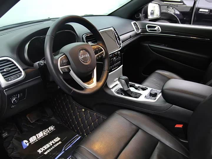 Фото 4 - Jeep Grand Cherokee