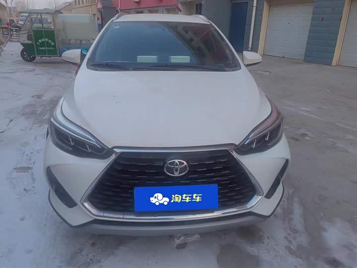 Фото 2 - Toyota Yaris L Hatchback