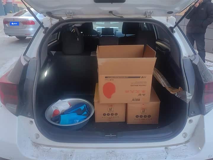 Фото 4 - Toyota Yaris L Hatchback