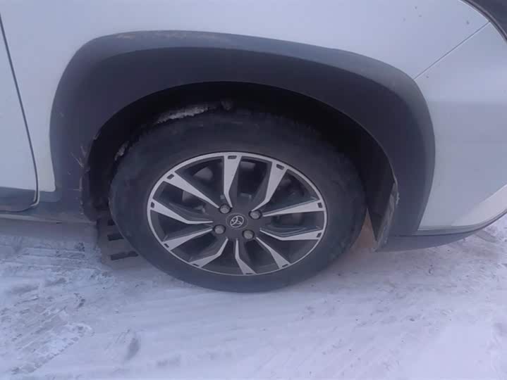 Фото 6 - Toyota Yaris L Hatchback