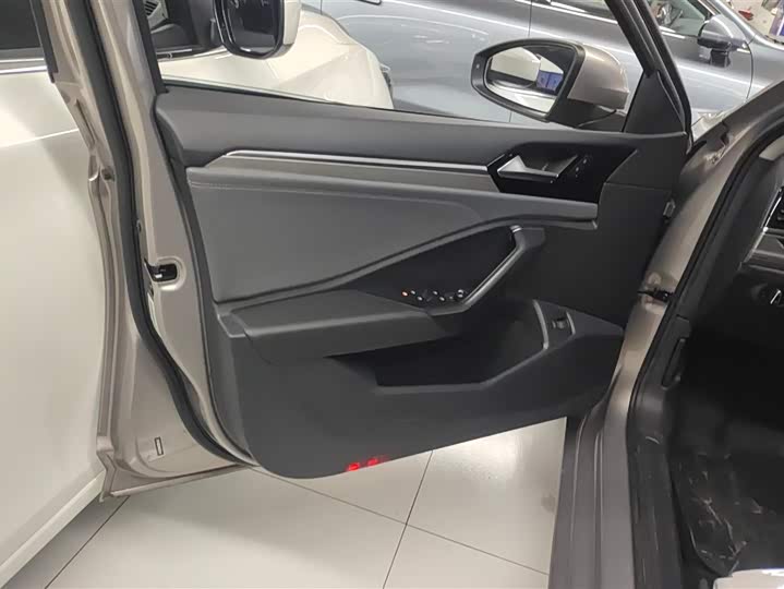 Фото 7 - Volkswagen Sagitar L