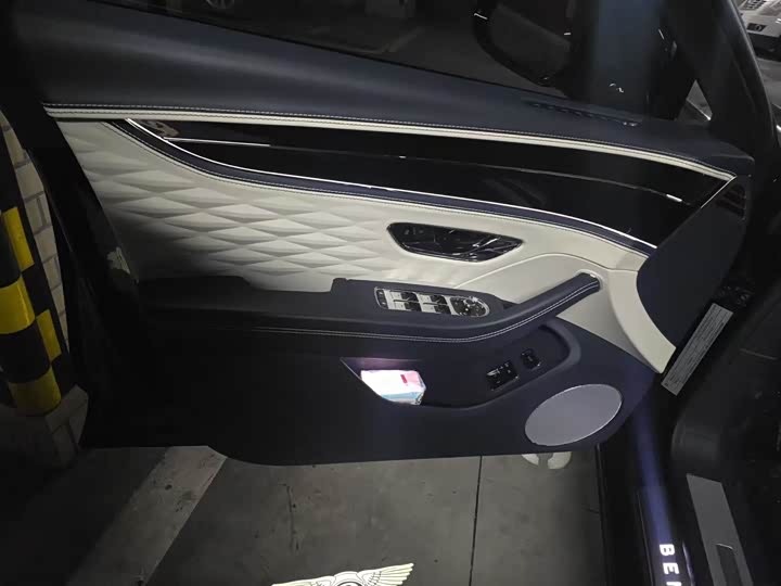 Фото 6 - Bentley Flying Spur