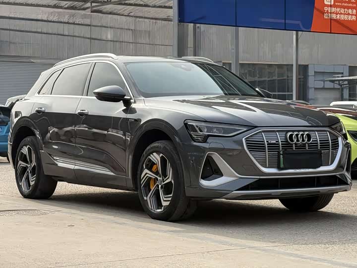 Фото 3 - Audi e-tron