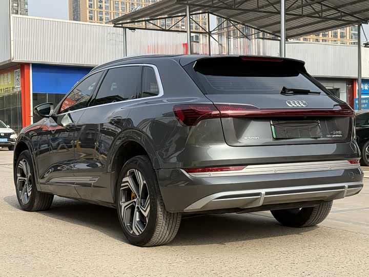 Фото 7 - Audi e-tron