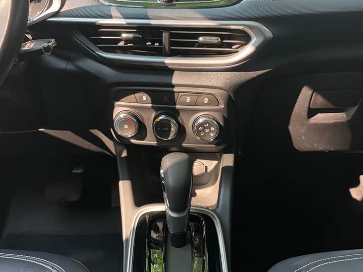 Фото 8 - Chevrolet Tracker