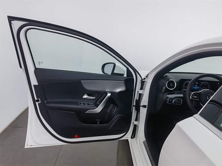 Фото 8 - Mercedes-Benz A-Class