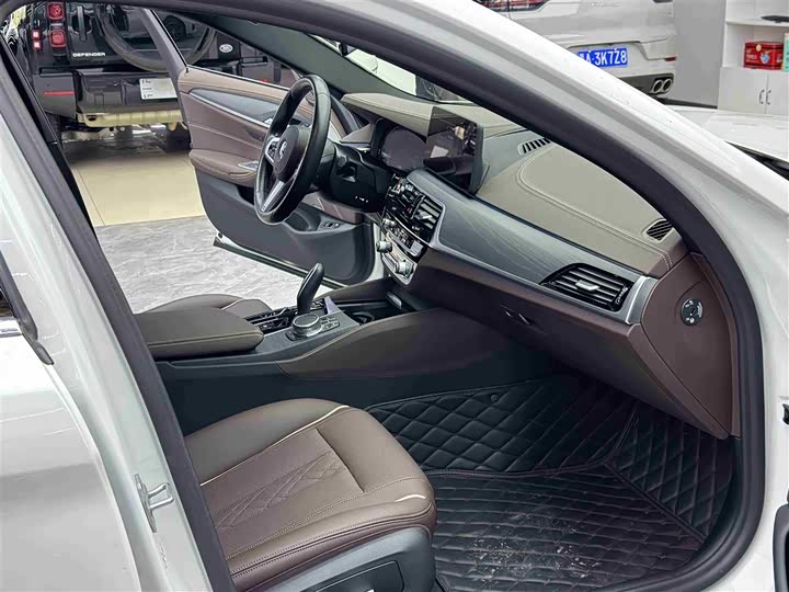 Фото 8 - BMW 5 Series Hybrid