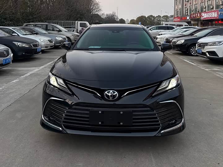 Фото 2 - Toyota Camry