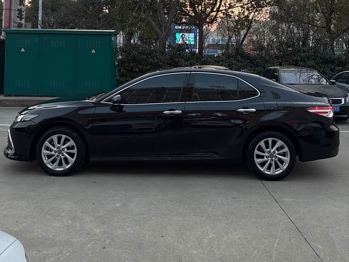 Фото 3 - Toyota Camry