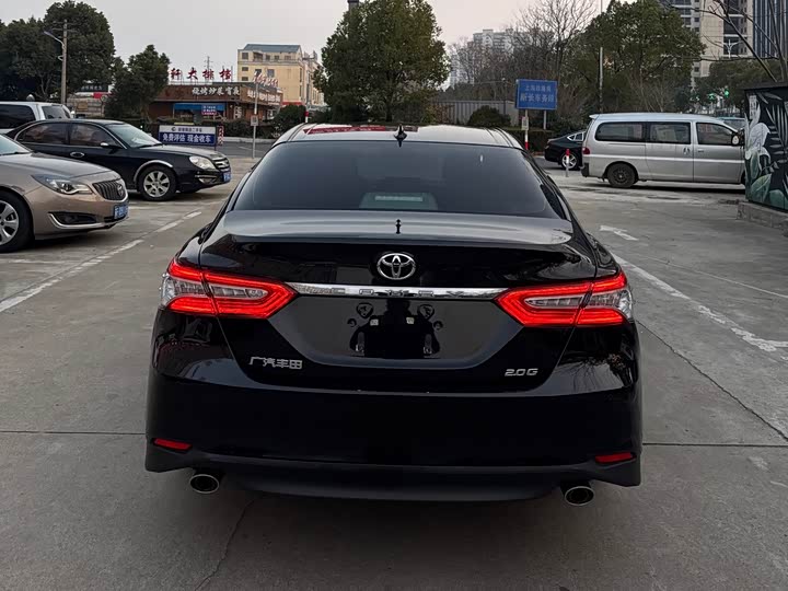 Фото 4 - Toyota Camry