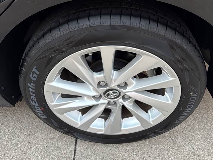 Фото 7 - Toyota Camry