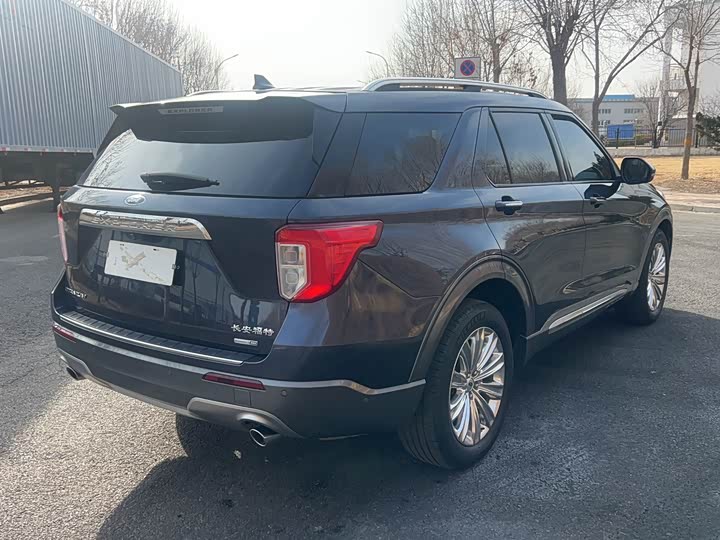 Фото 8 - Ford Explorer