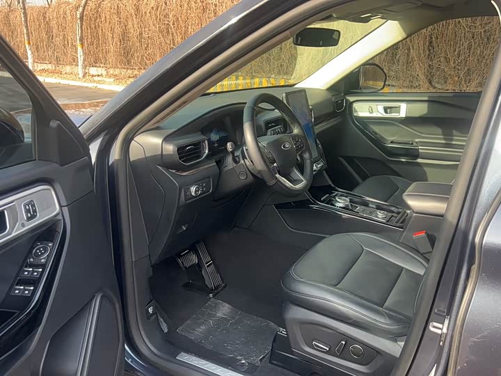 Фото 9 - Ford Explorer