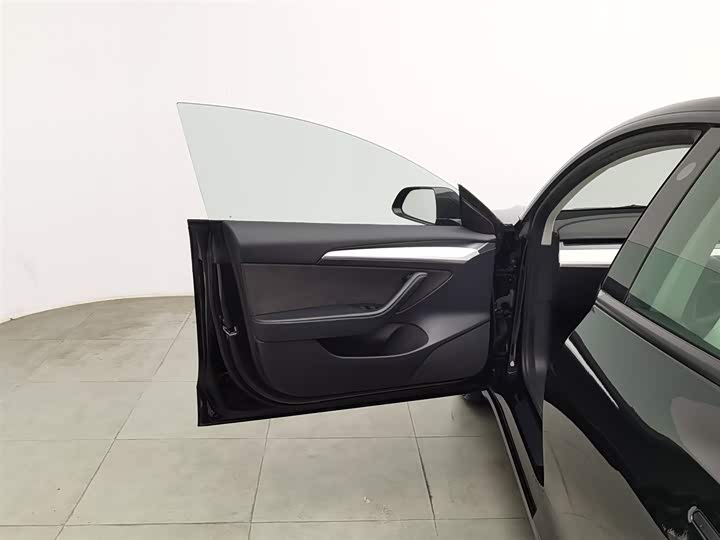 Фото 8 - Tesla Model 3