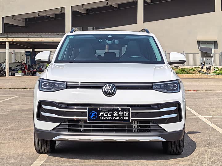 Фото 2 - Volkswagen Tharu