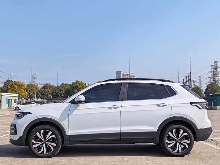 Фото 3 - Volkswagen Tharu