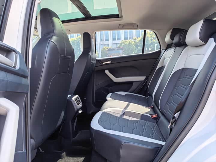 Фото 8 - Volkswagen Tharu