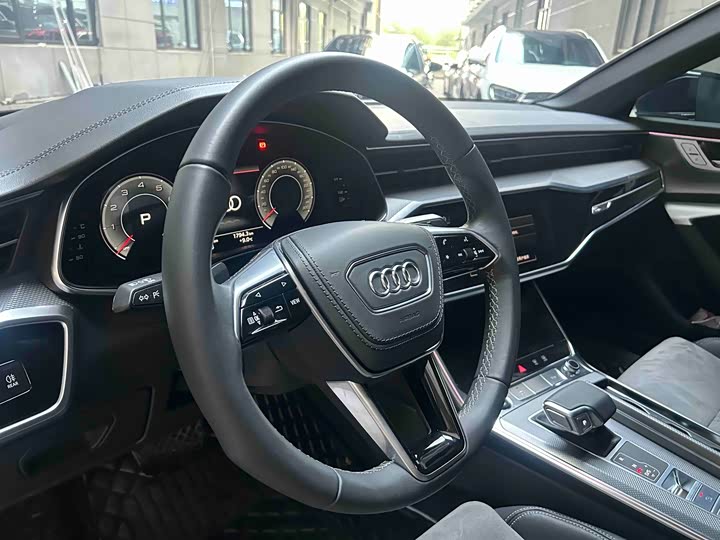 Фото 6 - Audi A6L