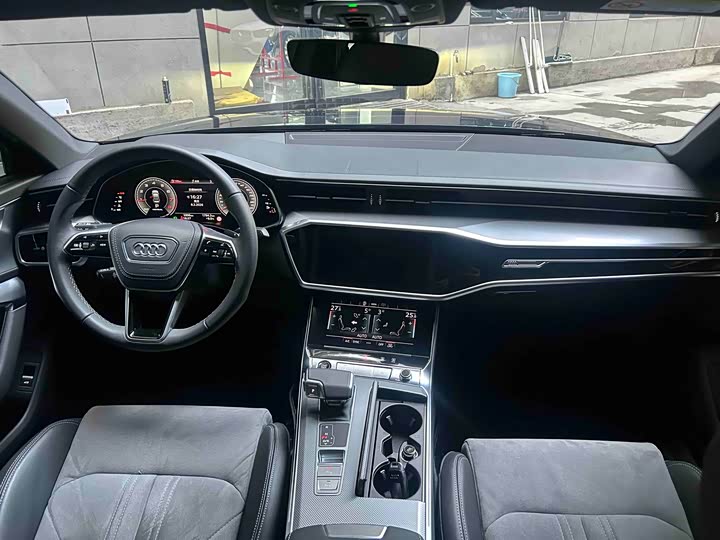 Фото 9 - Audi A6L