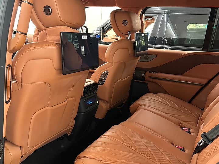 Фото 2 - BYD Yangwang U8