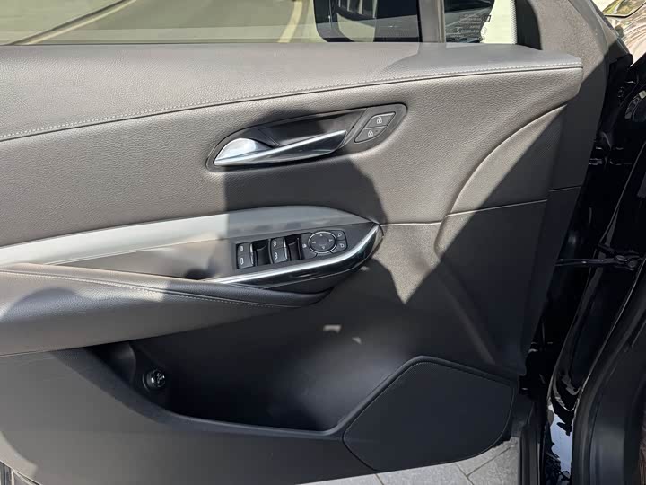 Фото 6 - Cadillac XT4