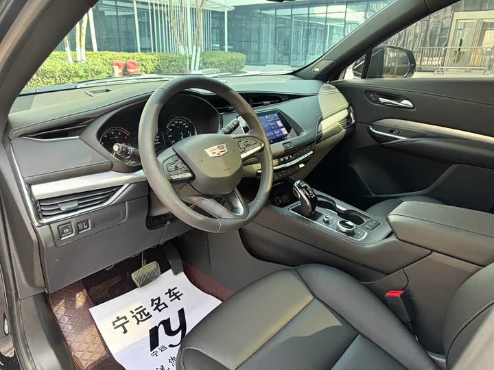 Фото 9 - Cadillac XT4