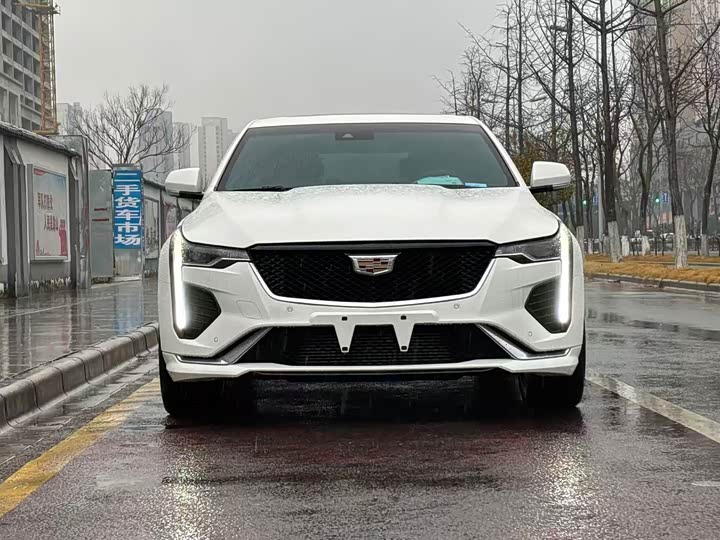 Фото 1 - Cadillac CT4